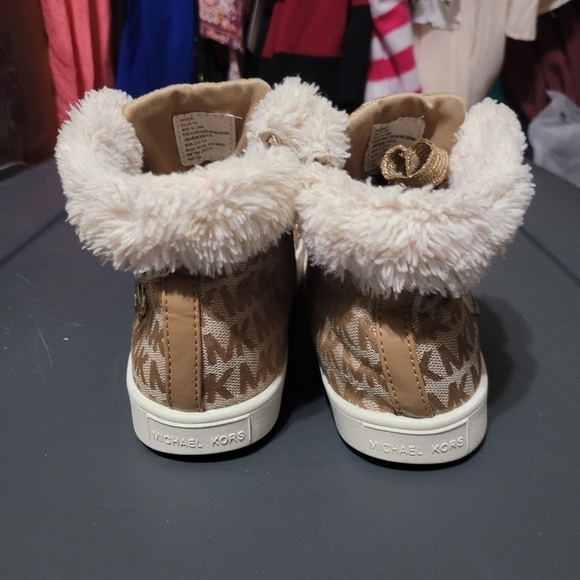 Micheal Kors big kids MK sneakers with fur Size 4 - Picture 6 of 9